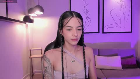 Snapshot of hannahjamesx chatting on November 22, 7:24 pm HANNAH J online show from November 22, 7:24 pm