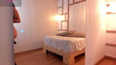 hannahmonttgomery  Help me reach 100 Hands up online show from September 29, 5:07 pm