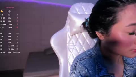 Snapshot of hannahmonttgomery chatting on February 21, 4:41 pm hannahmonttgomery Help me reach 100 Hands up online show from February 21, 4:41 pm