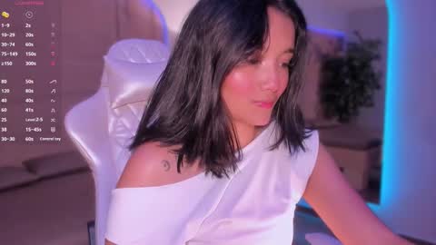 Snapshot of hannahmonttgomery chatting on March 7, 4:48 pm hannahmonttgomery Help me reach 100 Hands up online show from March 7, 4:48 pm