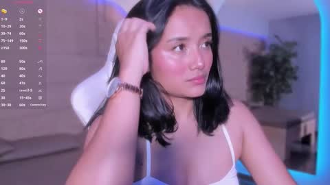 Snapshot of hannahmonttgomery chatting on March 9, 4:33 pm hannahmonttgomery Help me reach 100 Hands up online show from March 9, 4:33 pm