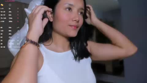 Snapshot of hannahmonttgomery chatting on March 16, 4:33 pm hannahmonttgomery Help me reach 100 Hands up online show from March 16, 4:33 pm