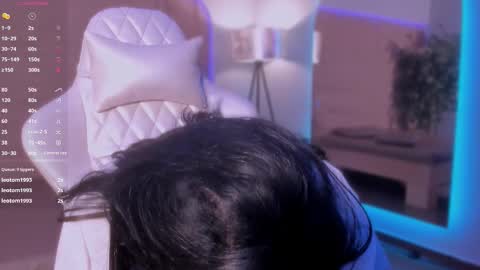 Snapshot of hannahmonttgomery chatting on March 17, 4:21 pm hannahmonttgomery Help me reach 100 Hands up online show from March 17, 4:21 pm