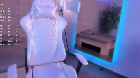 Snapshot of hannahmonttgomery chatting on March 20, 4:45 pm hannahmonttgomery Help me reach 100 Hands up online show from March 20, 4:45 pm