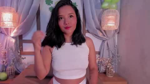 Snapshot of hannahmonttgomery chatting on March 22, 12:30 pm hannahmonttgomery Help me reach 100 Hands up online show from March 22, 12:30 pm