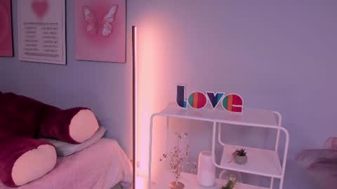 Hannah online show from June 16, 12:30 pm