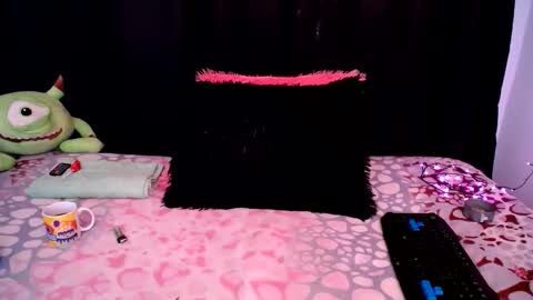 hannaqueen23 online show from October 19, 12:44 am