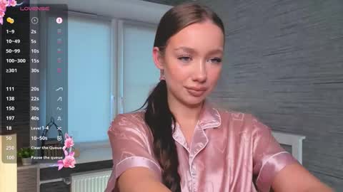 Snapshot of hannavaile chatting on October 11, 7:29 am Hanna online show from October 11, 7:29 am