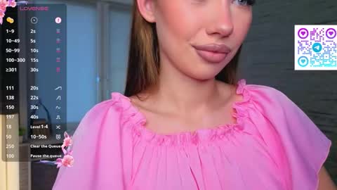 Snapshot of hannavaile chatting on October 29, 7:32 am Hanna online show from October 29, 7:32 am