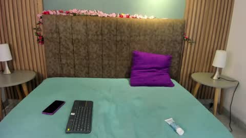 hannawen_ online show from May 4, 7:54 pm