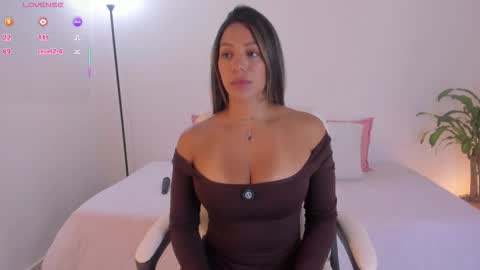 Hanna Williams  online show from March 15, 5:30 pm