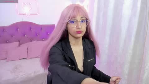 Snapshot of hanni_tay chatting on December 1, 11:59 am HANNI online show from December 1, 11:59 am