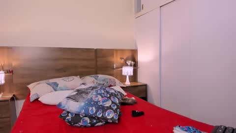 taylor live   online show from February 11, 3:29 am