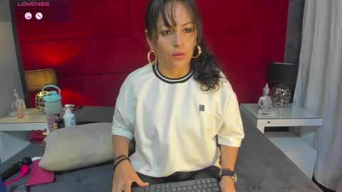 Snapshot of hanny_milf_ chatting on January 22, 11:23 am HANNY online show from January 22, 11:23 am