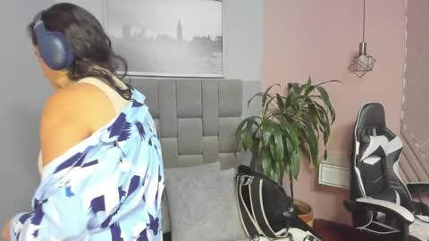 Snapshot of hanny_milf_ chatting on September 16, 11:11 am HANNY online show from September 16, 11:11 am