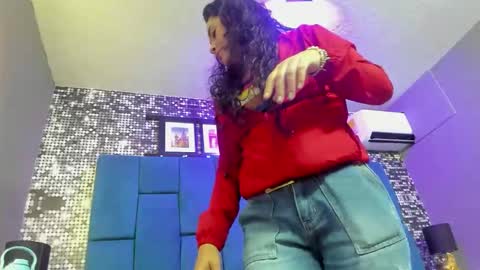 Snapshot of hanny_milf_ chatting on October 22, 11:10 am HANNY online show from October 22, 11:10 am