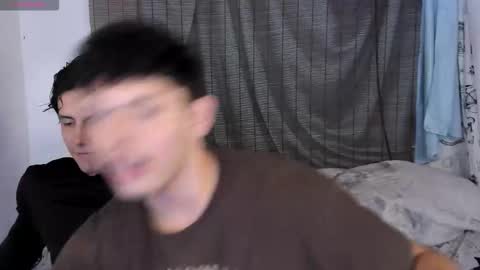 Snapshot of hans_andres17 chatting on December 4, 10:51 pm hans and andres online show from December 4, 10:51 pm