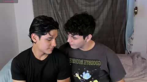 Snapshot of hans_andres17 chatting on December 17, 2:28 am hans and andres online show from December 17, 2:28 am