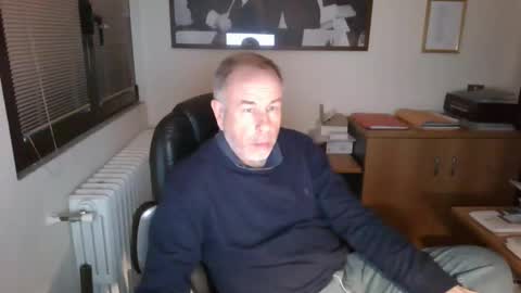 Snapshot of hanscooper chatting on December 7, 5:42 pm hanscooper online show from December 7, 5:42 pm
