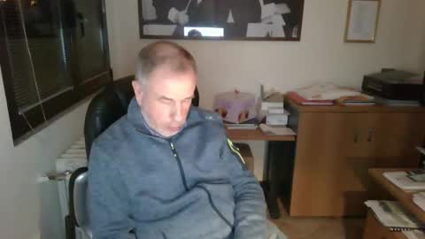 Snapshot of hanscooper chatting on December 10, 4:17 pm hanscooper online show from December 10, 4:17 pm