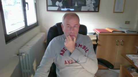Snapshot of hanscooper chatting on October 4, 3:21 pm hanscooper online show from October 4, 3:21 pm