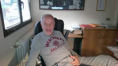 Snapshot of hanscooper chatting on October 5, 3:54 pm hanscooper online show from October 5, 3:54 pm