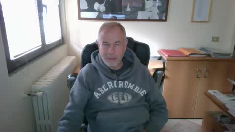 Snapshot of hanscooper chatting on October 12, 1:54 pm hanscooper online show from October 12, 1:54 pm