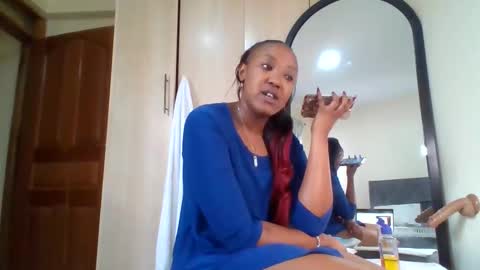 happy_berries online show from May 6, 11:48 am