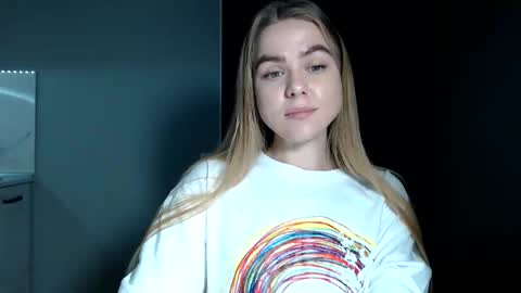 happy_fox_ online show from November 21, 9:24 pm