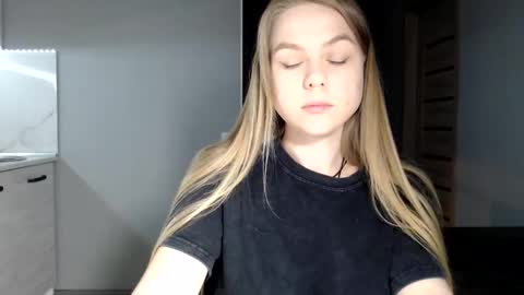 happy_fox_ online show from February 10, 10:36 pm