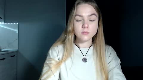 happy_fox_ online show from February 24, 8:51 pm