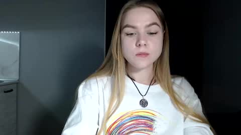 Snapshot of happy_fox_ chatting on April 17, 8:45 pm happy_fox_ online show from April 17, 8:45 pm
