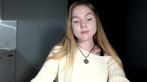 Snapshot of happy_fox_ chatting on April 18, 10:32 pm happy_fox_ online show from April 18, 10:32 pm