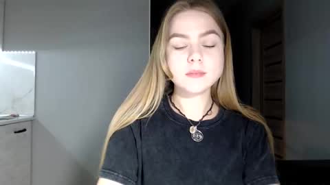 Snapshot of happy_fox_ chatting on April 22, 7:59 pm happy_fox_ online show from April 22, 7:59 pm