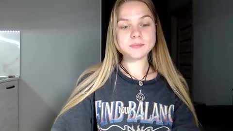 Snapshot of happy_fox_ chatting on May 28, 10:07 pm happy_fox_ online show from May 28, 10:07 pm