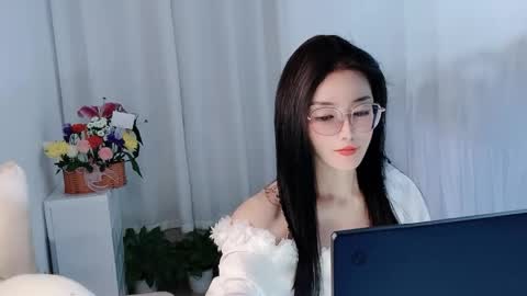 Snapshot of happyflower802318 chatting on March 24, 4:01 pm Daisy online show from March 24, 4:01 pm