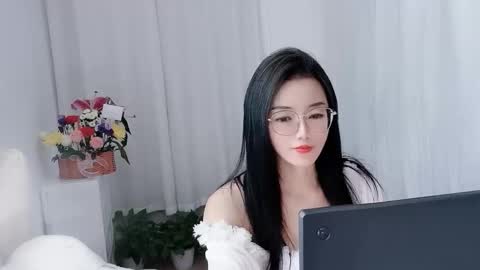 Snapshot of happyflower802318 chatting on March 25, 4:07 am Daisy online show from March 25, 4:07 am