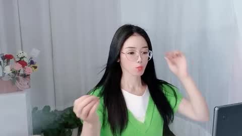 Snapshot of happyflower802318 chatting on March 29, 6:24 am Daisy online show from March 29, 6:24 am