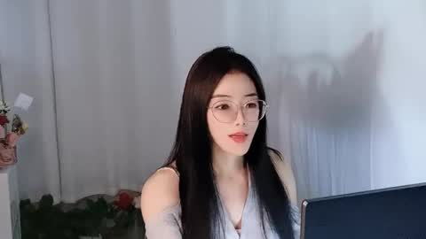 Snapshot of happyflower802318 chatting on April 1, 1:23 pm Daisy online show from April 1, 1:23 pm