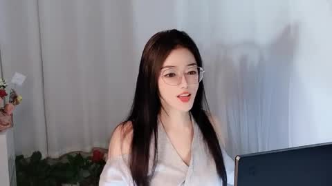 Snapshot of happyflower802318 chatting on April 1, 1:41 pm Daisy online show from April 1, 1:41 pm