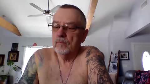 happynudist7373 online show from April 15, 2:35 pm