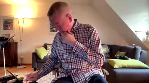 Snapshot of happysierra chatting on February 9, 7:12 am Harry online show from February 9, 7:12 am