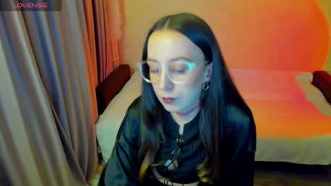 Stephanie online show from April 4, 4:26 pm