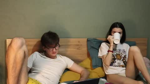 Emily and David online show from December 5, 5:04 am
