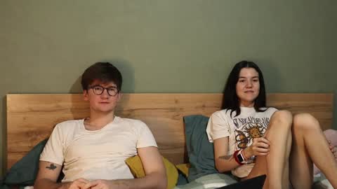 Emily and David online show from December 7, 5:04 am