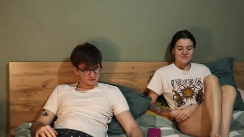 Emily and David online show from December 8, 4:57 am