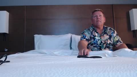 Snapshot of hardblondcouplehawaii chatting on December 5, 4:54 am Steele and Cassie online show from December 5, 4:54 am