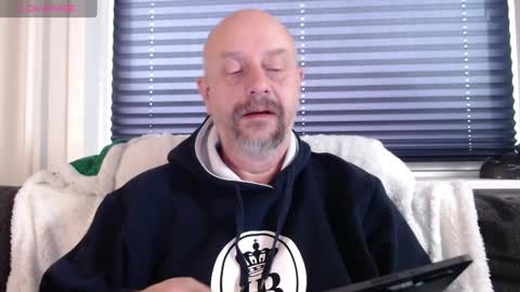 Snapshot of hardmrlazy chatting on December 4, 12:25 pm MrLazy online show from December 4, 12:25 pm