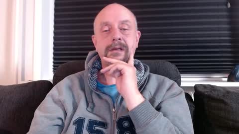 Snapshot of hardmrlazy chatting on December 8, 6:50 pm MrLazy online show from December 8, 6:50 pm