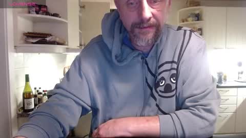 Snapshot of hardmrlazy chatting on December 9, 6:35 pm MrLazy online show from December 9, 6:35 pm